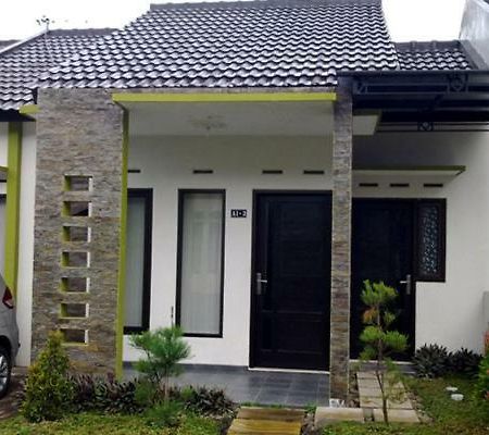 Villa Unique Mutiara Panderman Batu  Buitenkant foto